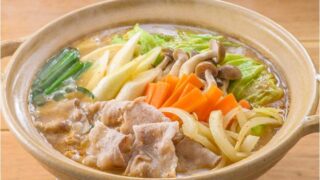 〆はこだわりのラーメン具材で！ けやき監修　札幌味噌鍋