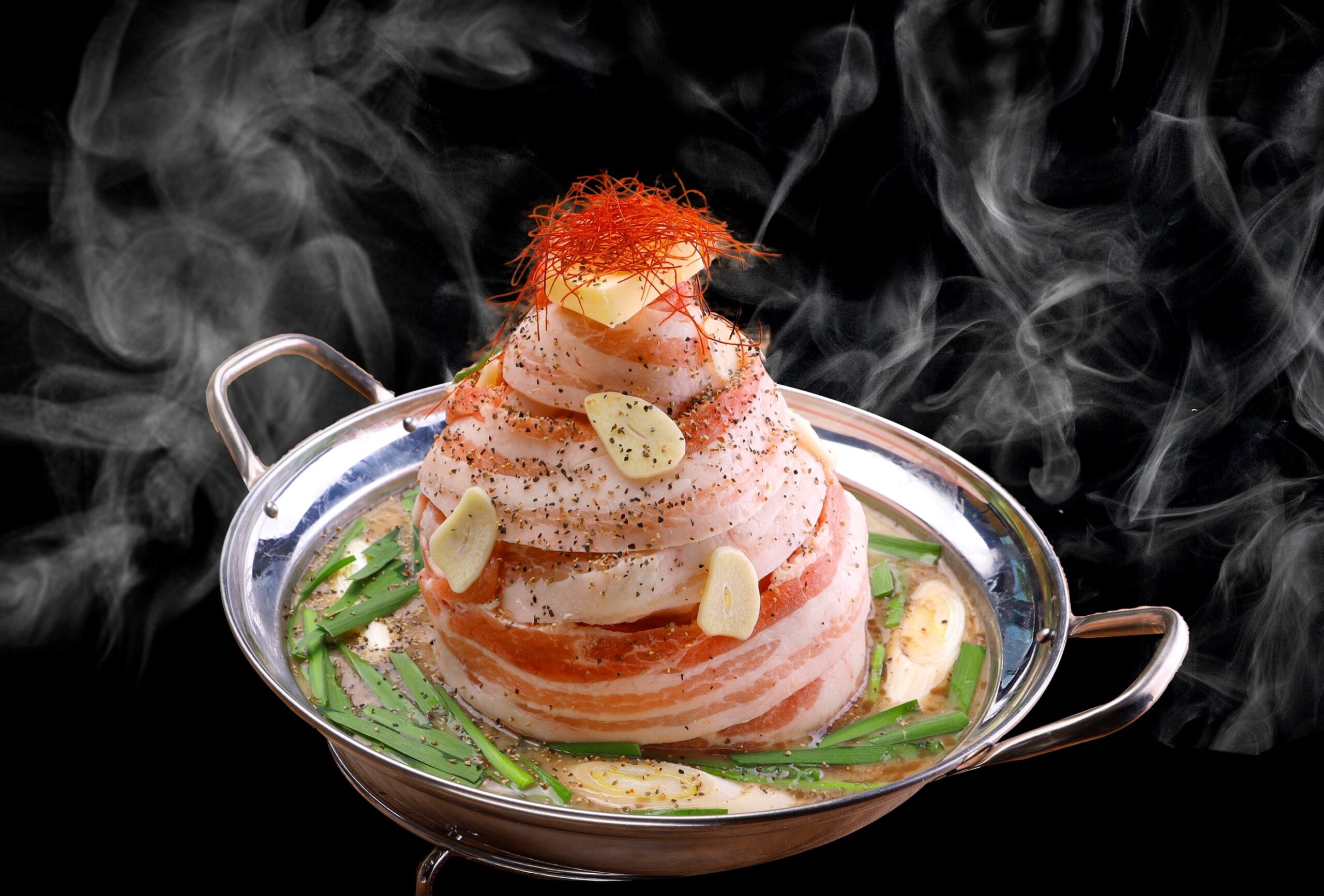 家族で囲もう！ にんにく＆バターのせ 悪魔の肉マウンテン鍋