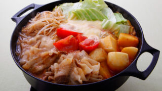発酵食品で腸活鍋！ 甘酒もプラスオンでまろやかに トマトチーズキムチ鍋
