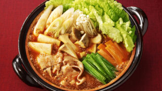 年明けの節約意識に… 餅を切って入れてトッポギ風に！ ボリュームUPでコスパキムチ鍋