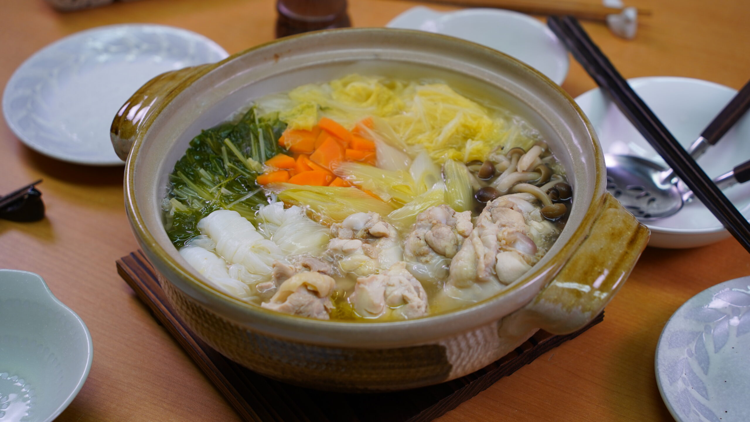 高たんぱくでヘルシー鍋に!『鶏鍋つゆ塩』でつくる鶏の水炊き 高たんぱくでヘルシー鍋に!『鶏鍋つゆ塩』でつくる鶏の水炊き