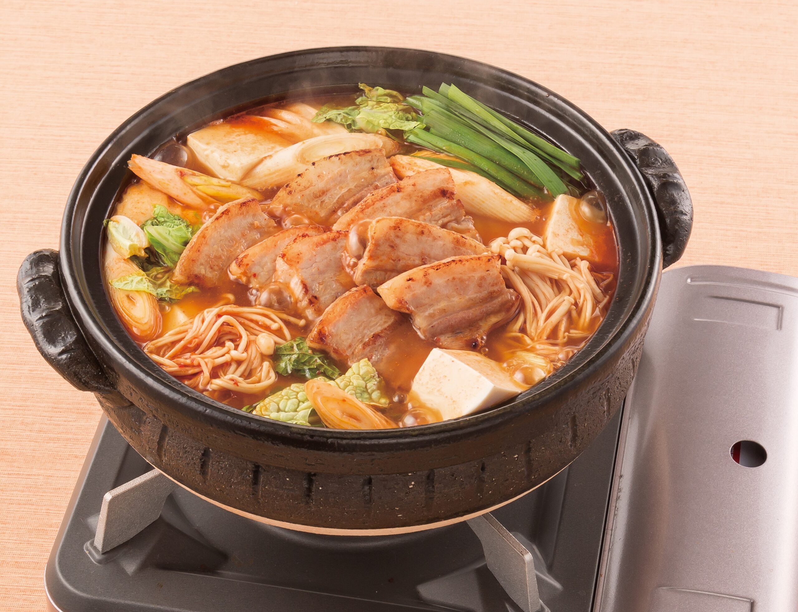 旨辛シリーズ❹ 厚切り肉を焼いて！ 香ばしキムチチゲ