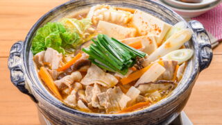 旨辛シリーズ❷ 定番鍋つゆで失敗なし！ キムチ鍋で「味チェン」シビ辛麻辣鍋風