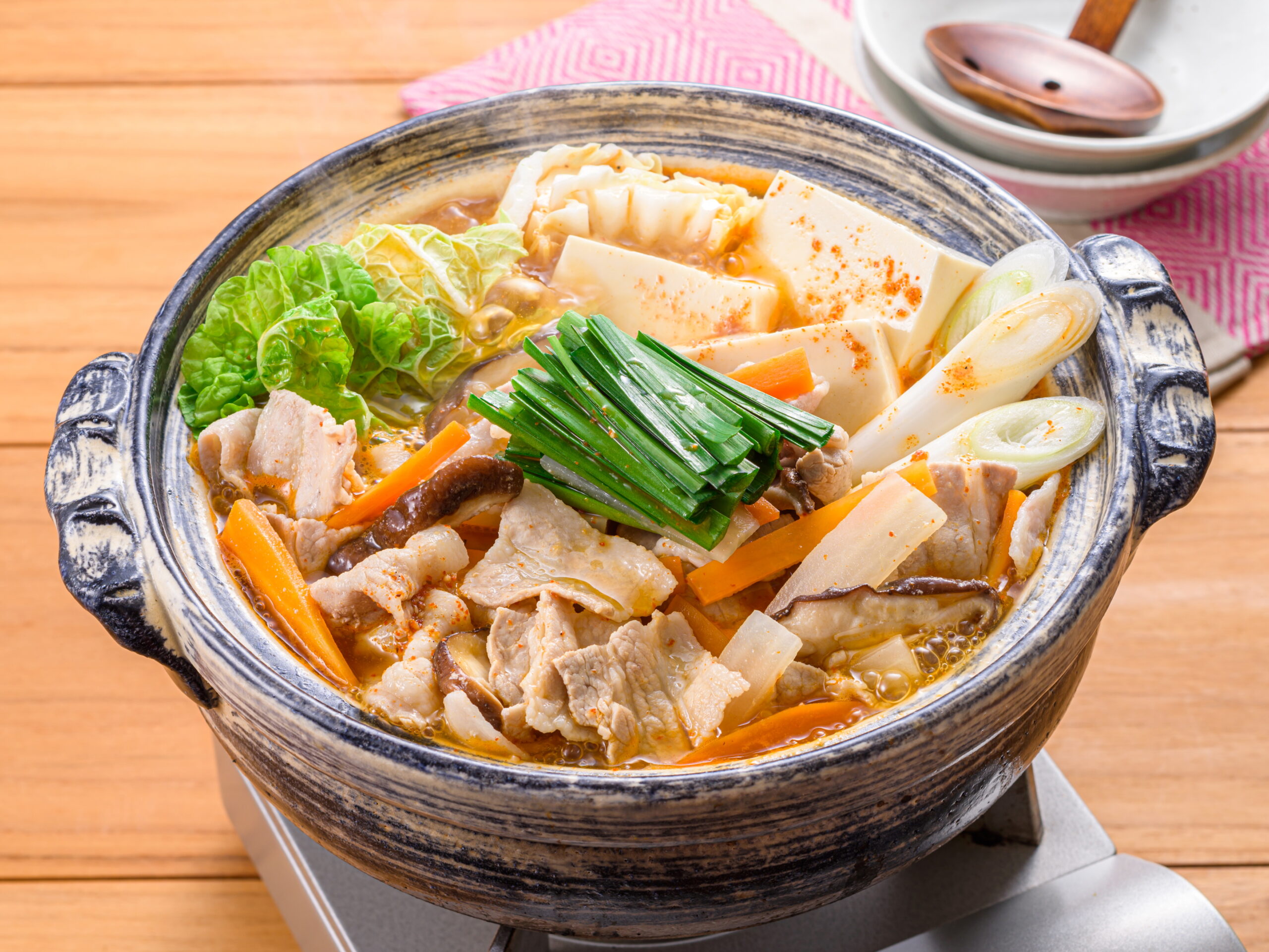旨辛シリーズ❷ 定番鍋つゆで失敗なし！ キムチ鍋で「味チェン」シビ辛麻辣鍋風
